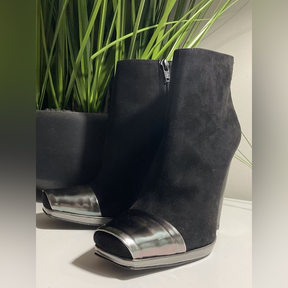 Pierre Hardy Color Block pattern Black Suede Sock Books. Size 6.5. Run small - Picture 7 of 9